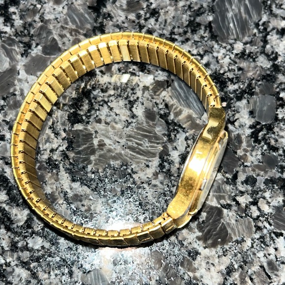 BULOVA QUARTZ WATCH - Picture 4 of 8